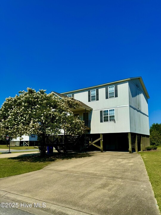 2140 Sanibelle Ln in Greenville, NC - Building Photo