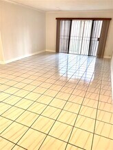 13700 SW 62nd St, Unit 113 in Miami, FL - Foto de edificio - Building Photo