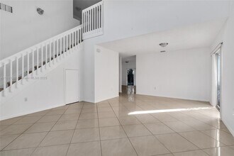 106 Gables Blvd in Weston, FL - Building Photo - Building Photo