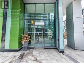170-1170 Fort York Blvd in Toronto, ON - Building Photo - Building Photo