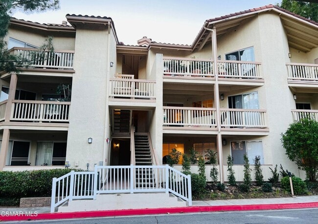 property at 5728 Oak Bend Ln