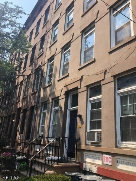 214 9th St in Jersey City, NJ - Foto de edificio