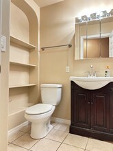 5404 Balboa Arms Dr in San Diego, CA - Building Photo - Building Photo