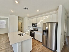 9251 N Peridot Vis Ave in Tucson, AZ - Building Photo - Building Photo