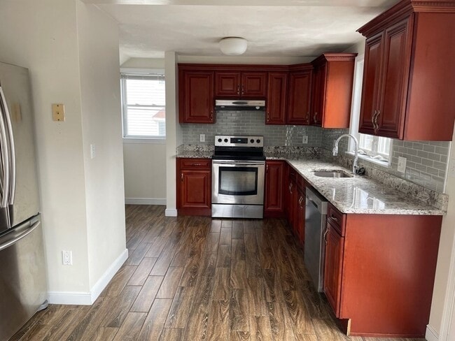 32 Lincoln Rd in Newton, MA - Building Photo - Building Photo