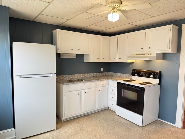 property at 839 E Walnut St