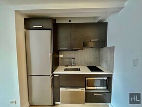 East 39th Street in New York, NY - Foto de edificio - Building Photo