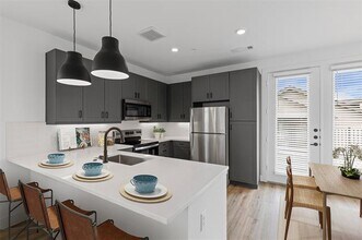 965 Duncan Perry Rd in Grand Prairie, TX - Building Photo - Building Photo