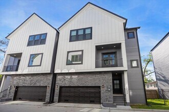 1717 W 23rd St in Houston, TX - Foto de edificio - Building Photo