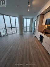 1 Fairview Rd E in Mississauga, ON - Building Photo - Building Photo