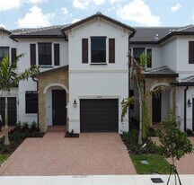 11125 West 33rd Ct in Hialeah, FL - Building Photo