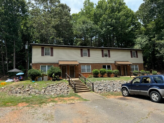 147 Woodland Dr in Rutherfordton, NC - Foto de edificio - Building Photo