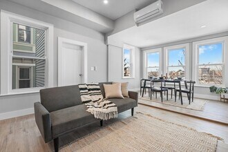 390 Meridian St, Unit 3 in Boston, MA - Building Photo - Building Photo
