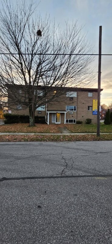 14918 Milverton Rd in Cleveland, OH - Foto de edificio - Building Photo