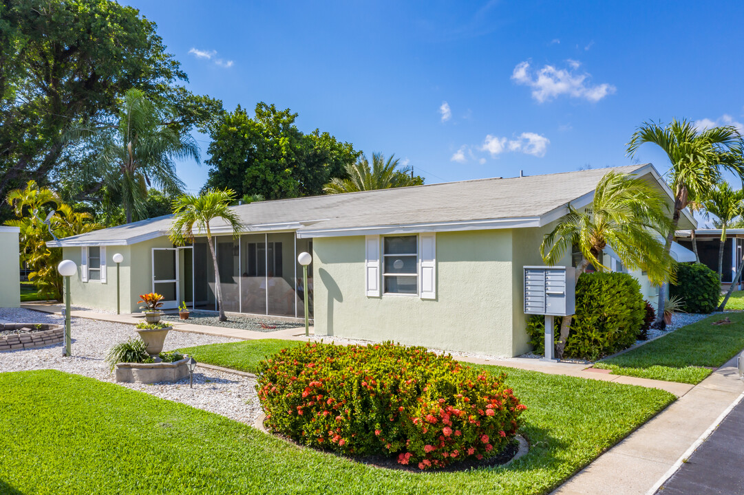 4956 Viceroy St in Cape Coral, FL - Foto de edificio