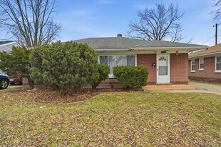 1198 E Hudson Ave in Madison Heights, MI - Building Photo