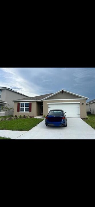 122 Henry Stevens Dr in Haines City, FL - Building Photo