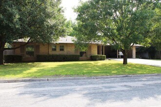 130 Treasure Way in San Antonio, TX - Building Photo - Building Photo