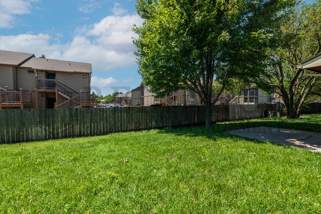 5915 E Pembrook Cir in Wichita, KS - Building Photo - Building Photo