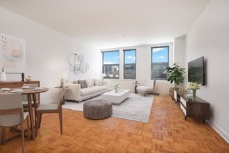 Canterbury Green in Stamford, CT - Foto de edificio - Building Photo