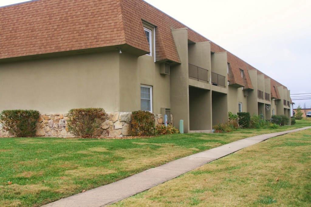 Highland Courtyard in Crossville, TN - Foto de edificio