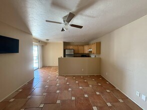 1620 N Wilmot Rd in Tucson, AZ - Foto de edificio - Building Photo