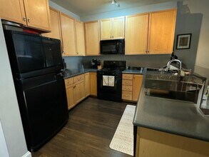 1925 N Water St, Unit 202 in Milwaukee, WI - Building Photo - Building Photo