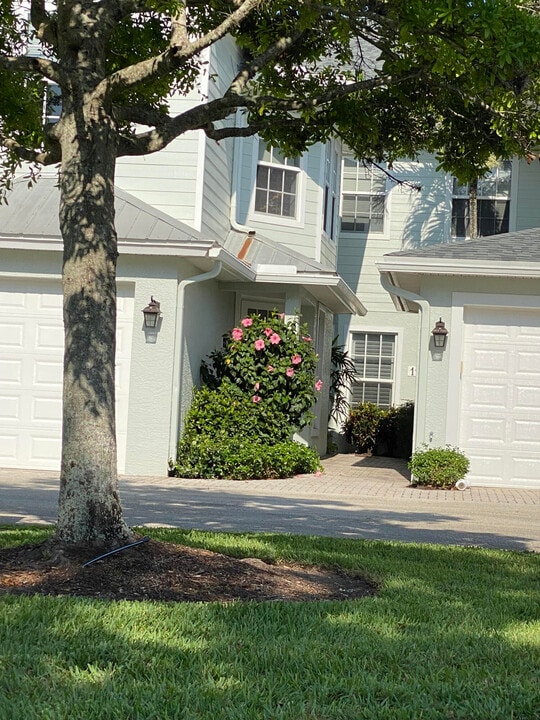 2320 Water Oaks Ln in Vero Beach, FL - Building Photo