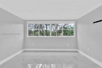 6135 NW 186th St in Hialeah, FL - Building Photo - Building Photo