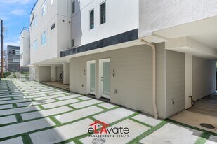 1035 N Serrano Ave in Los Angeles, CA - Building Photo