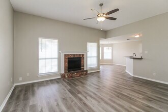 321 Sondra Way in Red Oak, TX - Building Photo - Building Photo