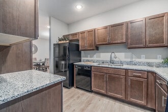 The Lodges at Logan Estates in Rogersville, MO - Foto de edificio - Building Photo