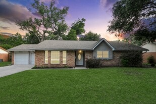 5602 Dryad Dr in Houston, TX - Building Photo