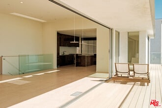 18223 Coastline Dr in Malibu, CA - Building Photo - Building Photo