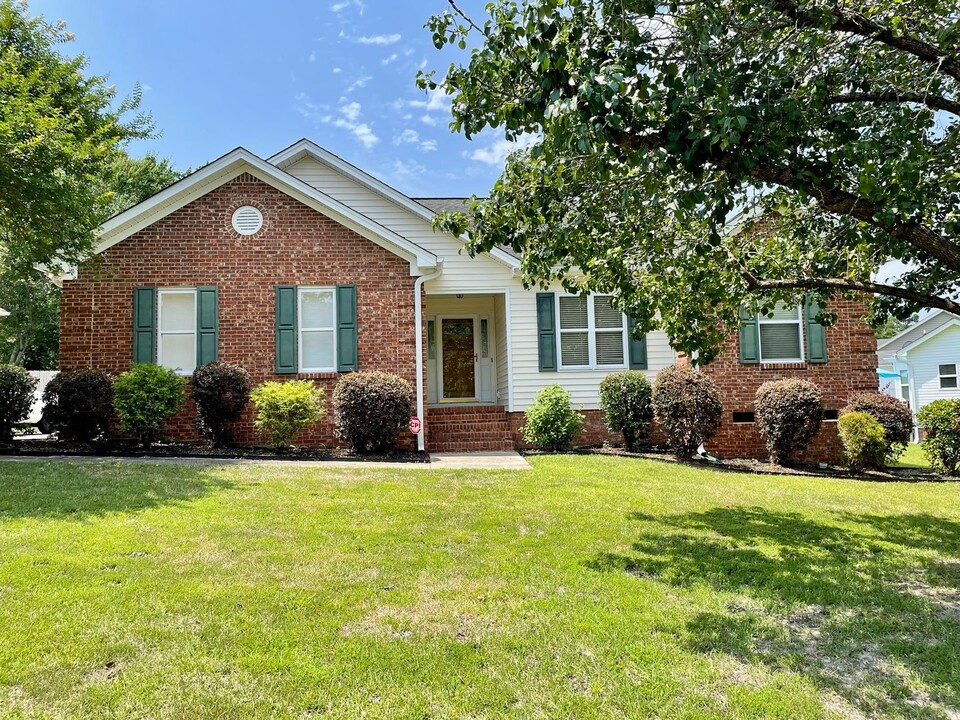 164 Shadeland Cir in West Columbia, SC - Building Photo
