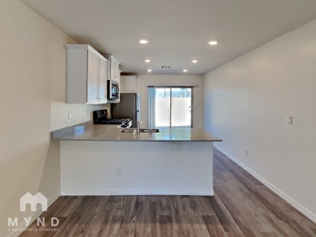 4249 Gold Desert St in North Las Vegas, NV - Building Photo - Building Photo