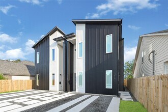 327 Tite St in Houston, TX - Building Photo - Building Photo