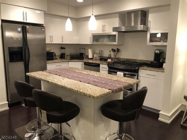 310 Cliff Ln in Cliffside Park, NJ - Building Photo - Building Photo