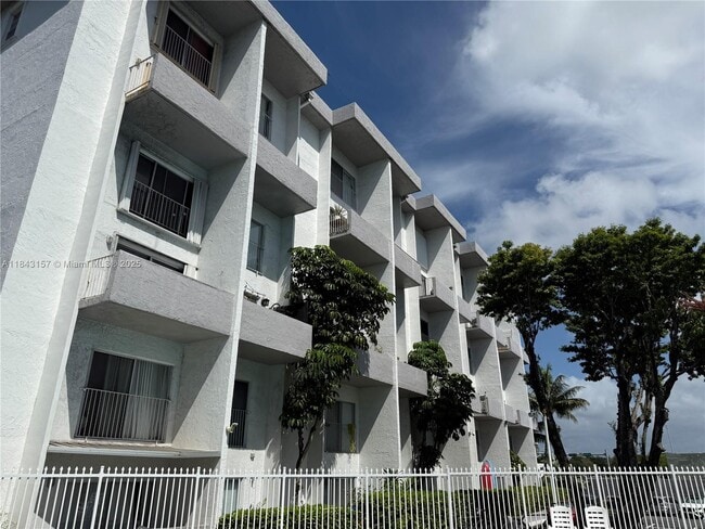 7801 NE 4th Ct in Miami, FL - Building Photo - Building Photo