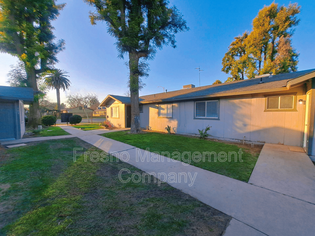 2167 S M.L.K. Jr Blvd in Fresno, CA - Foto de edificio - Building Photo