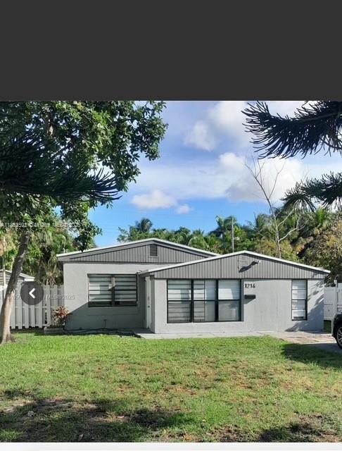 1214 NE 180th St in North Miami Beach, FL - Building Photo - Building Photo