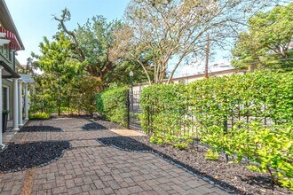 210 Emerson St in Houston, TX - Building Photo - Building Photo