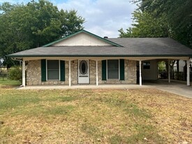 814 W Bridge St in Granbury, TX - Building Photo
