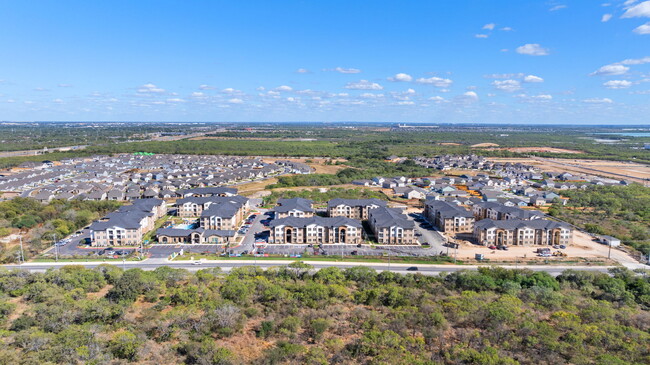 Los Arcos at Vida in San Antonio, TX - Building Photo - Building Photo