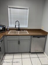 1514 Clearlake Rd in Cocoa, FL - Foto de edificio - Building Photo