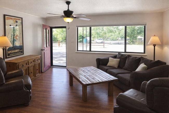 1007 Cll De Oro in Taos, NM - Building Photo - Building Photo