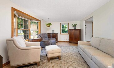 3129 Windsor Dr in Bettendorf, IA - Building Photo - Building Photo