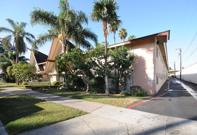 Trinidad Apartments in Tustin, CA - Building Photo - Building Photo