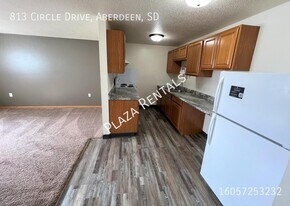 222 S Greenwood St in Aberdeen, SD - Building Photo