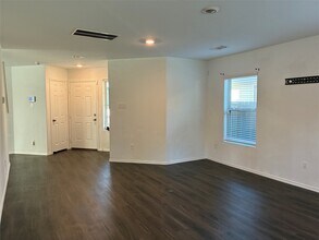 6133 Dunsmore Cyn Ln in Porter, TX - Foto de edificio - Building Photo
